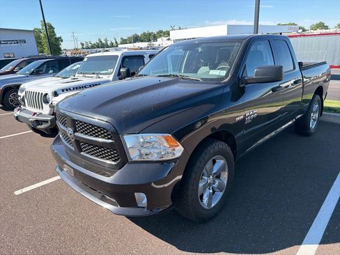 Used 2019 RAM 1500 Express w/ Express Value Package AWD/4WD image 3