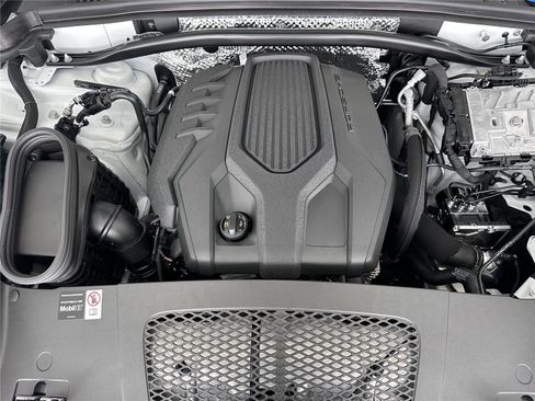 Used 2025 Porsche Macan image 27