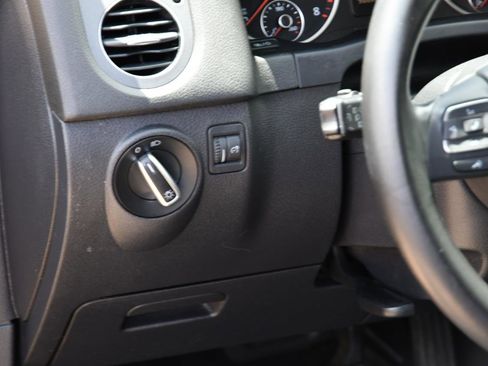 Used 2014 Volkswagen Tiguan S FWD image 8