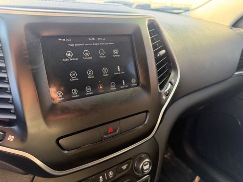 Used 2019 Jeep Cherokee Latitude w/ Popular Appearance Group FWD image 29