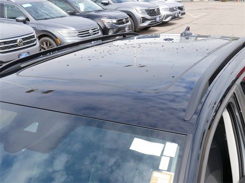 Certified 2025 Volkswagen Taos SE image 11