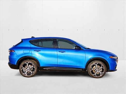 Used 2025 Alfa Romeo Tonale w/ Premium Package image 4