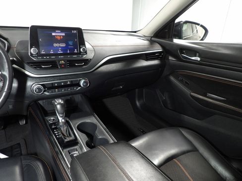 Used 2022 Nissan Altima 2.5 SR AWD/4WD image 13