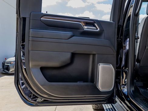 Used 2026 Chevrolet Silverado 2500 High Country w/ High Country Premium Package AWD/4WD image 39