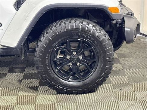 Certified 2025 Jeep Gladiator Sport AWD/4WD image 23