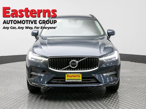 Used 2022 Volvo XC60 B5 Momentum AWD/4WD image 2