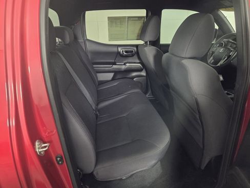 Used 2018 Toyota Tacoma TRD Off-Road AWD/4WD image 27
