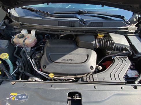 Used 2021 Chrysler Voyager Lxi FWD image 28