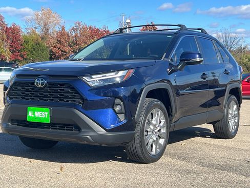 Used 2023 Toyota RAV4 XLE Premium image 9