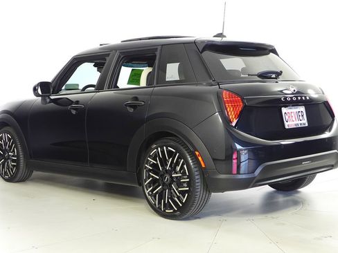 Certified 2025 MINI Cooper 4-Door Hardtop image 9
