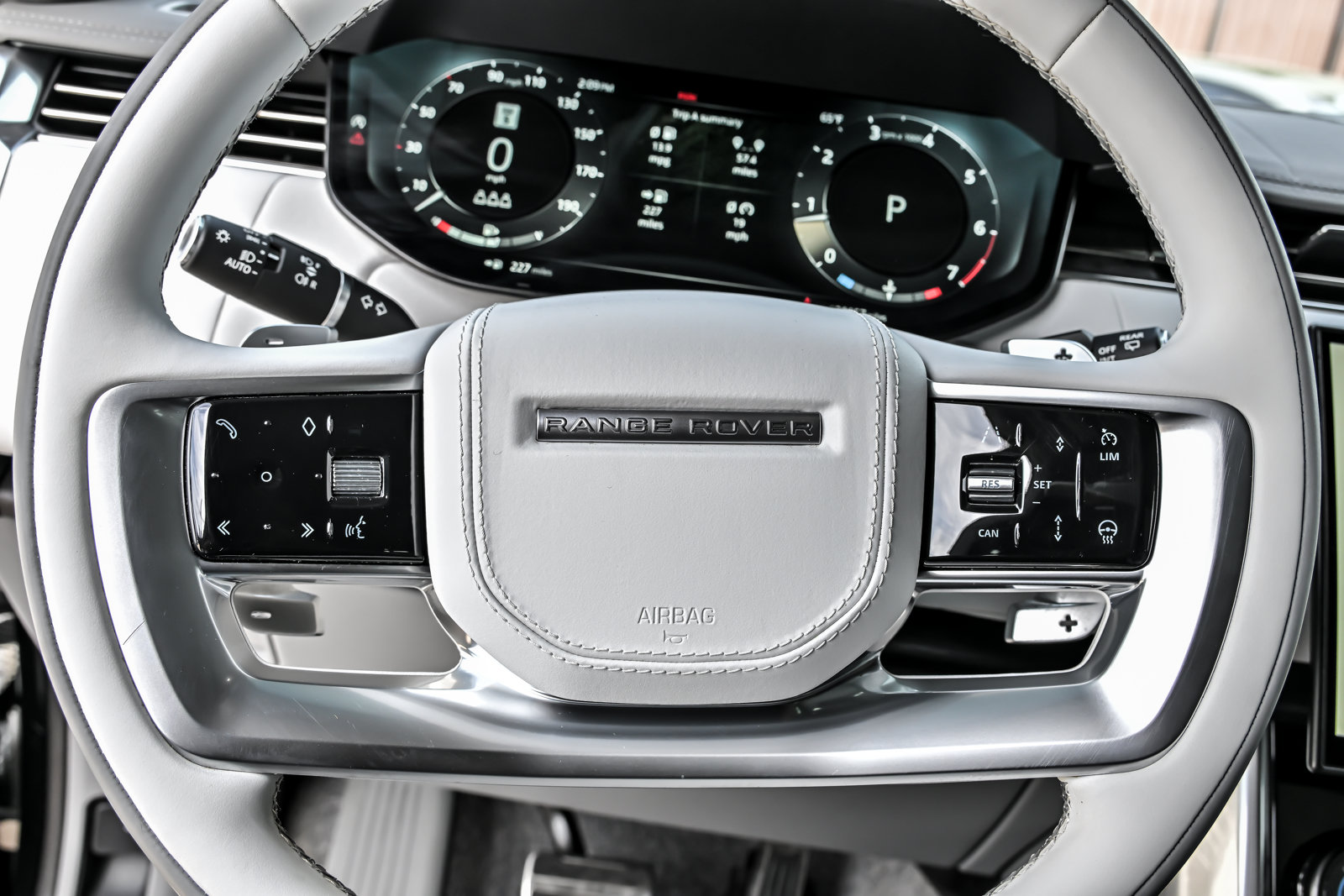 Used 2023 Land Rover Range Rover SV AWD/4WD image 27