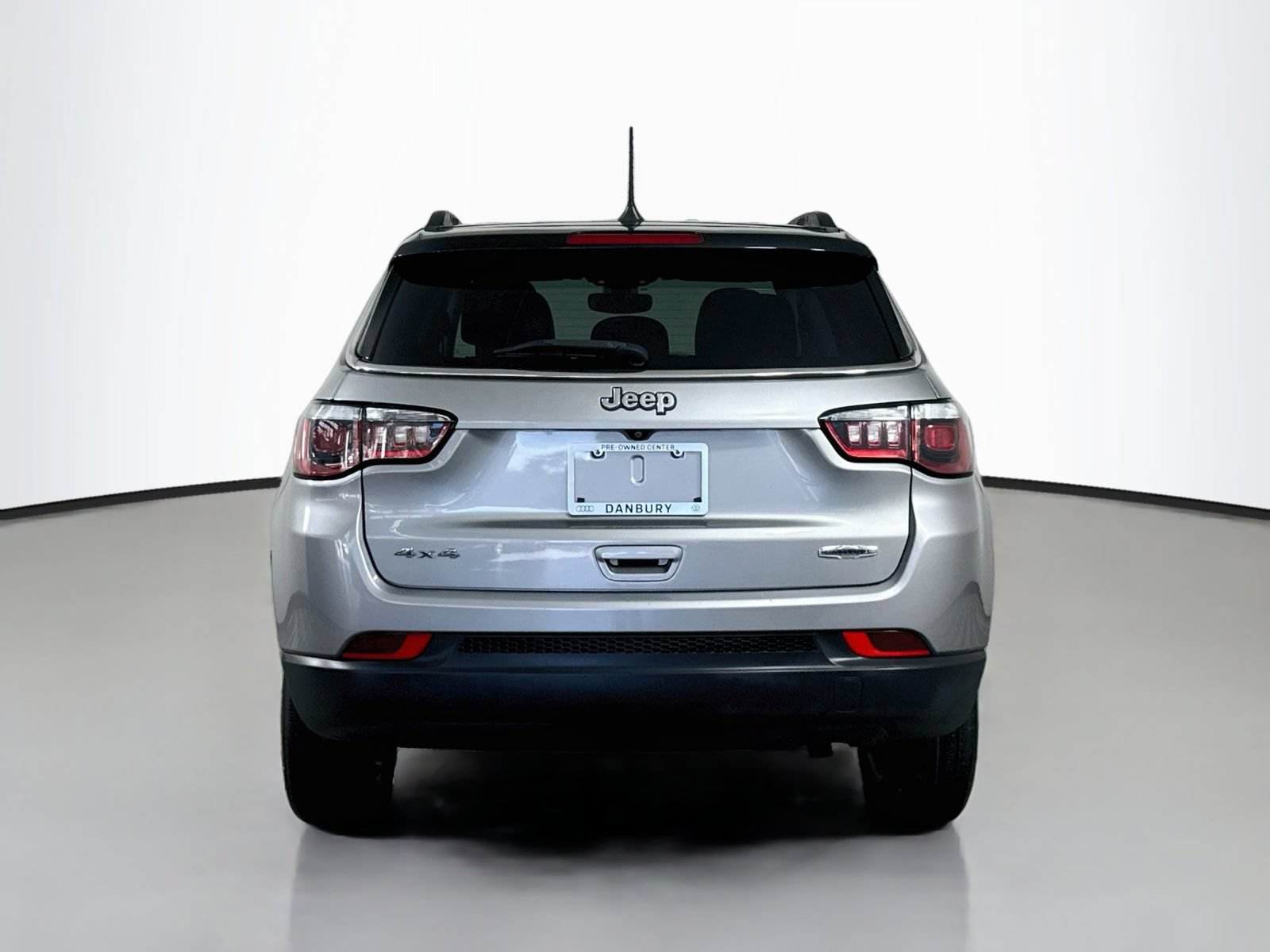 Used 2019 Jeep Compass Latitude w/ Popular Equipment Group AWD/4WD image 10