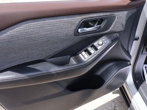 Used 2023 Nissan Rogue SV FWD image 15