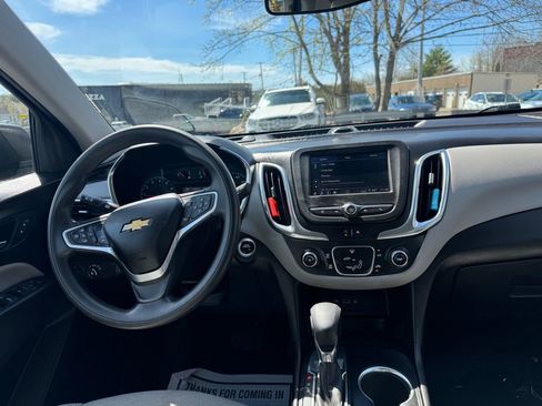Used 2022 Chevrolet Equinox LS FWD image 16