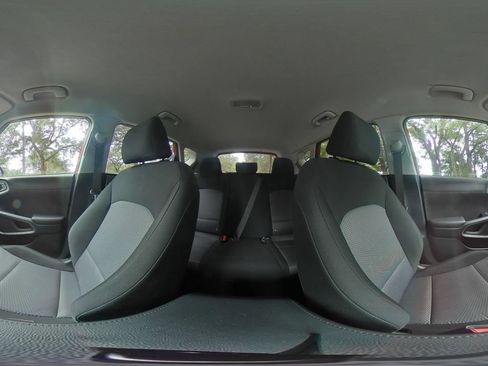 Used 2025 Kia Soul LX w/ LX Technology Package FWD image 39