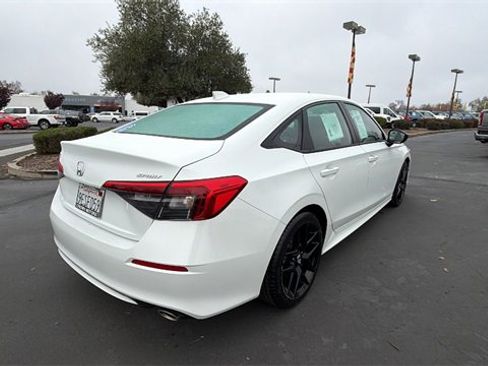 Used 2023 Honda Civic Sport image 4