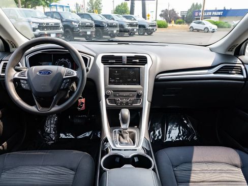 Used 2016 Ford Fusion SE FWD image 10