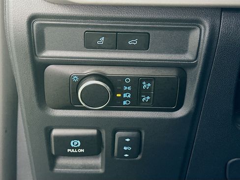 Used 2024 Ford Expedition Max XLT image 17