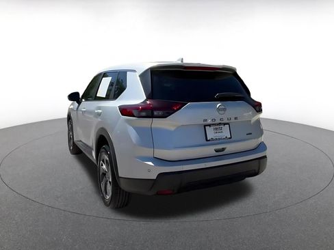 Used 2025 Nissan Rogue SV image 11
