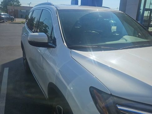 Used 2020 Honda Pilot Touring image 3