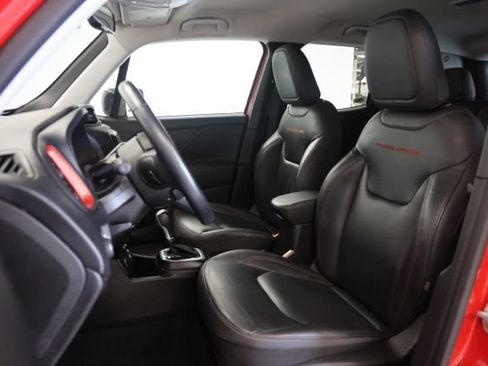 Used 2023 Jeep Renegade Trailhawk w/ Trailhawk Elite Group AWD/4WD image 17