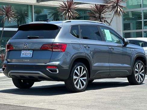 Used 2023 Volkswagen Taos SE FWD image 4