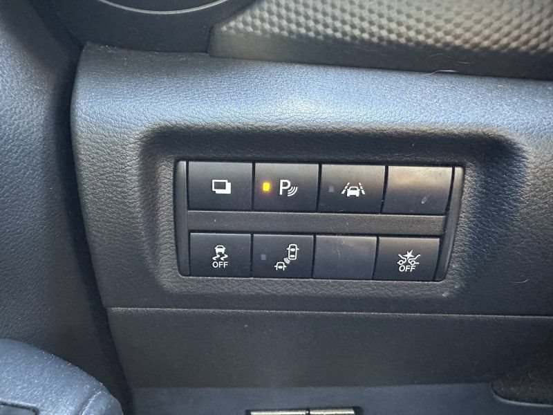 Used 2021 Nissan Kicks S FWD image 19