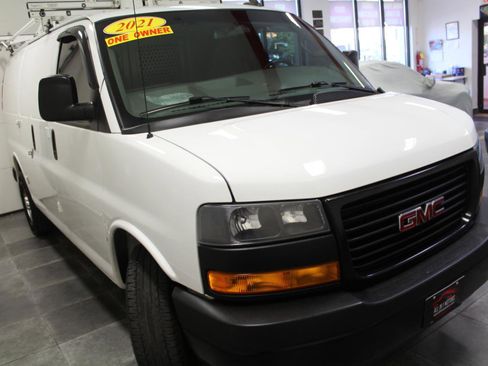 Used 2021 GMC Savana 2500 w/ Enhanced Convenience Package RWD image 3