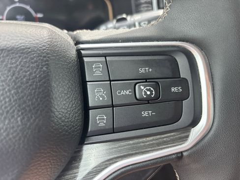 Used 2024 Jeep Wagoneer Series II w/ Flexible Seating Group image 13