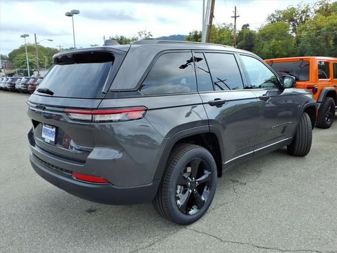 New 2025 Jeep Grand Cherokee Limited w/ Luxury Tech Group II image 4