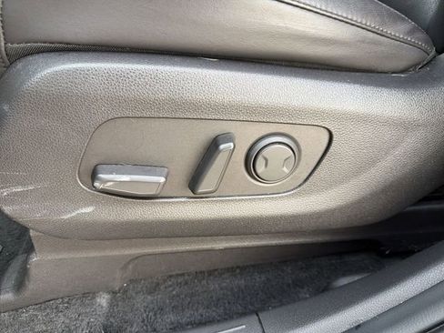 Used 2023 Kia Carnival EX image 14