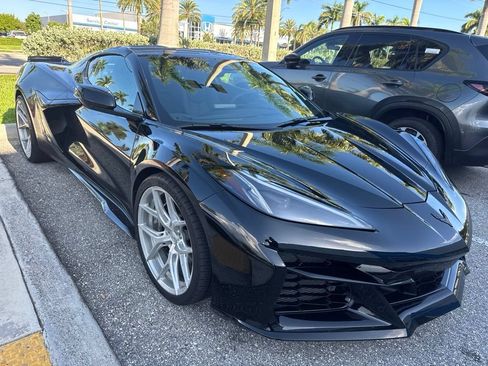 Used 2025 Chevrolet Corvette E-Ray AWD/4WD image 1