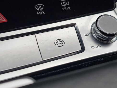 Used 2019 Audi e-tron Prestige w/ Prestige Package image 14