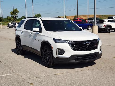 Used 2022 Chevrolet Traverse RS FWD image 3