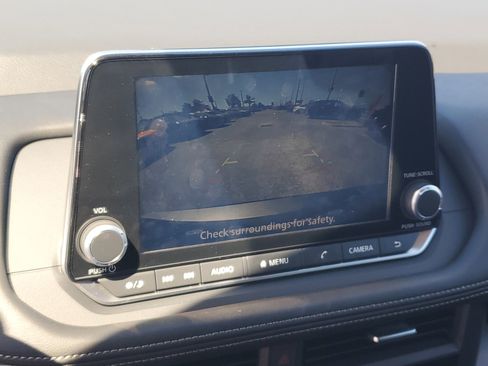 Certified 2024 Nissan Rogue SV image 22