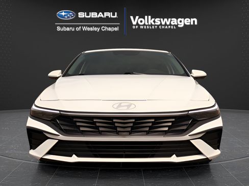 Used 2025 Hyundai Elantra SE FWD image 2