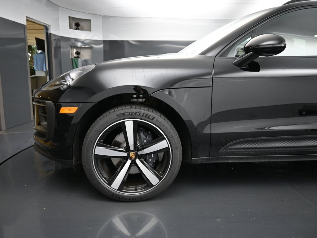 Certified 2026 Porsche Macan AWD/4WD image 20