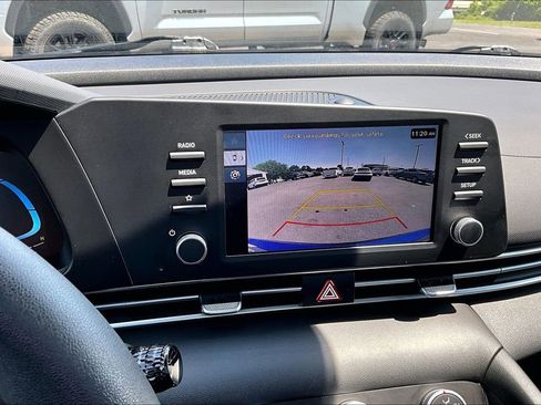 Used 2025 Hyundai Elantra SE FWD image 17