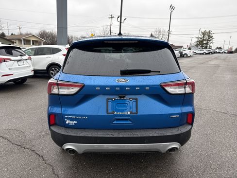Used 2020 Ford Escape Titanium image 4
