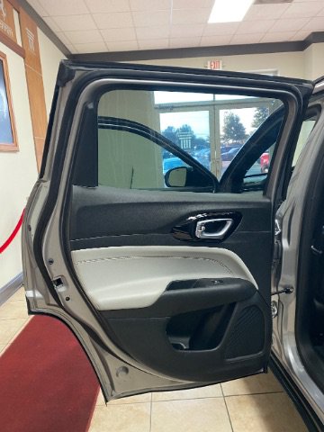 Used 2023 Jeep Compass Limited AWD/4WD image 10