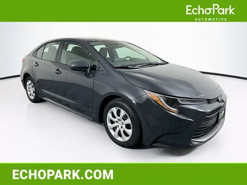 Used 2025 Toyota Corolla LE FWD image 1