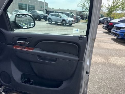Used 2010 Chevrolet Avalanche LT AWD/4WD image 27