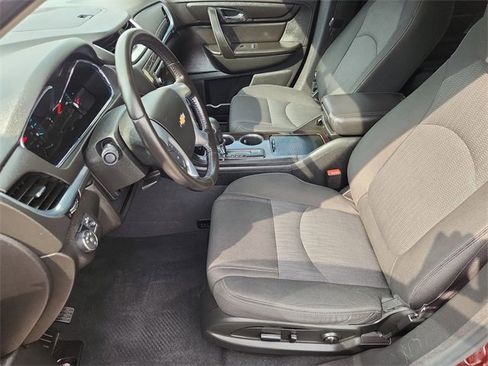 Used 2017 Chevrolet Traverse LT image 17