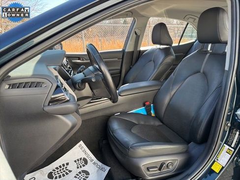 Used 2021 Toyota Camry XLE w/ Cold Weather Package image 20