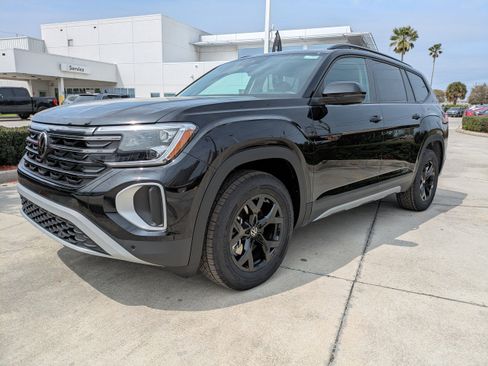 New 2026 Volkswagen Atlas Peak Edition image 8