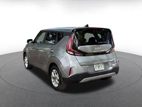Used 2025 Kia Soul LX w/ LX Technology Package FWD image 12