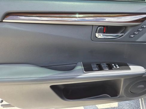 Used 2017 Lexus ES 300h w/ Luxury Package FWD image 24