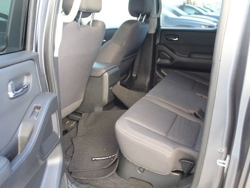 Used 2023 Nissan Frontier SV w/ SV Convenience Package image 32