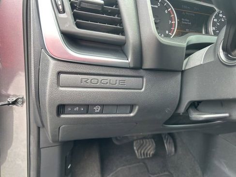 Used 2023 Nissan Rogue S AWD/4WD image 16
