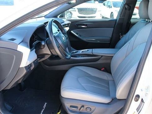 Used 2022 Toyota Avalon XLE image 11